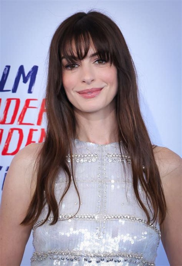 Anne Hathaway's Les Mis Wardrobe Malfunction: A Revealing Insight