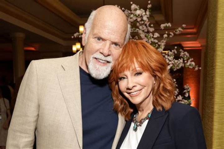 Are Kelly Clarkson And Reba McEntire Close Friends? Exploring Their Relationship