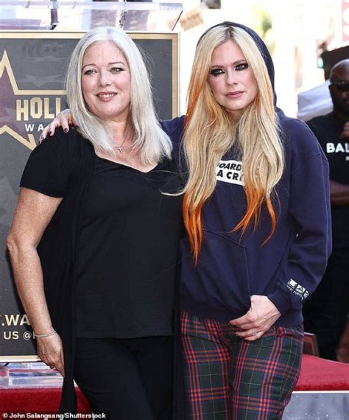 Avril Lavigne's Family Life: Unveiling The Truth About Her Children