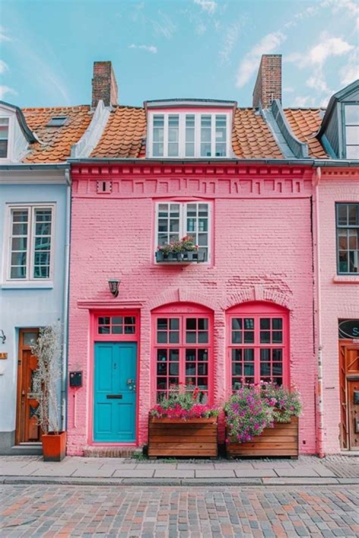 Discover The Charming Pink House That's A Santa Barbara Icon