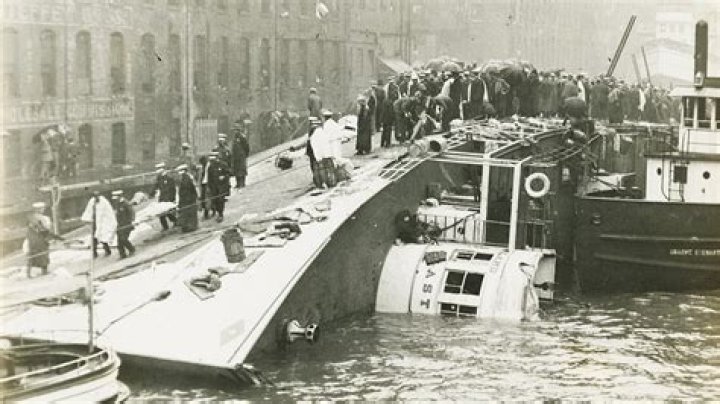 Distressing Capsize: Boat Tragedy In Chicago Waters