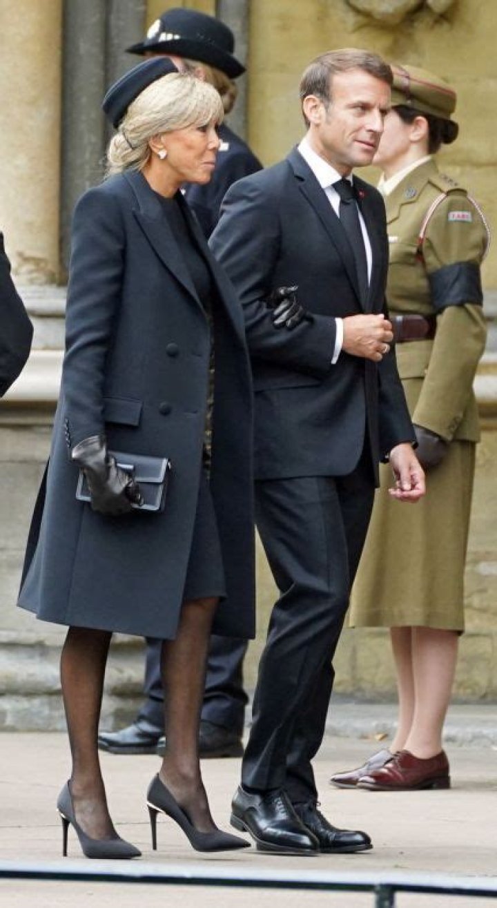 Does Brigitte Macron Wear A Wig?