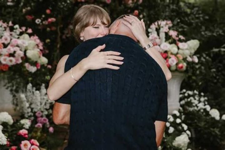Exploring The Age Gap: Taylor Swift And Travis Kelce