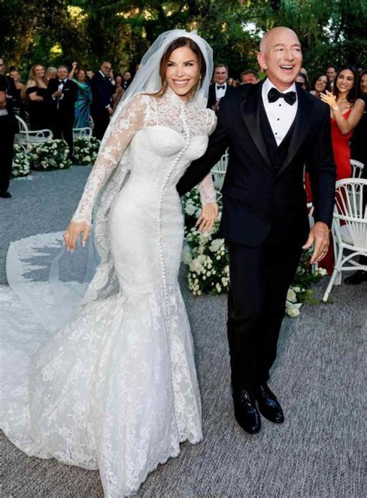 Is Lauren Sanchez's Wedding Band A Clue About Her And Bezos' Marital Status?