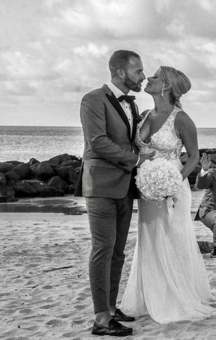 Is Sherry Holmes Still Married