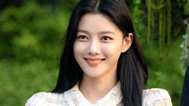 Kim Yoo-jung: A Glimpse Into Her Age In 2024