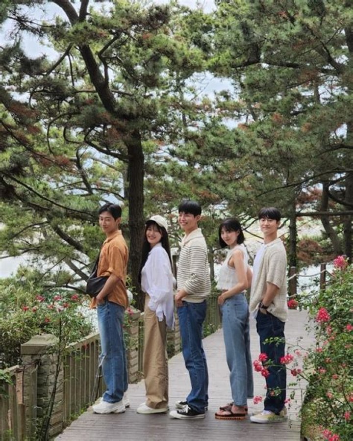Kim Yoojung Height: The Rising Star's Journey