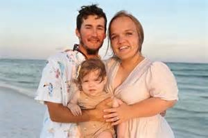 Meet Liz Johnston: The Story Of An Inspiring Mother Of A Little Person