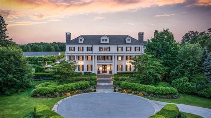 Meghan Raveis: An Expert In Luxury Real Estate