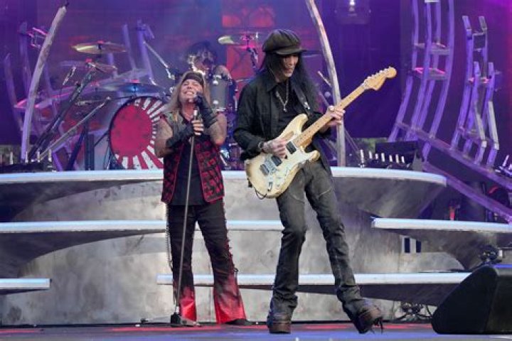 Mick Mars Height