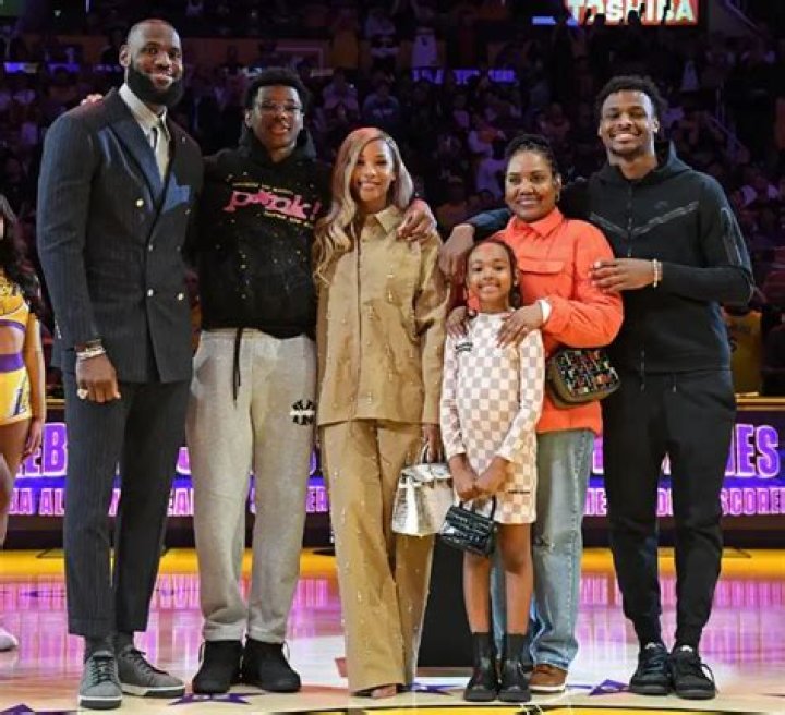 Savannah James Height In Feet