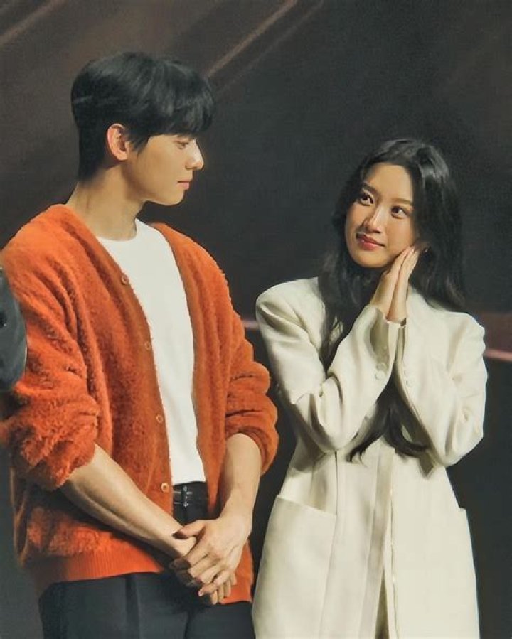 The Enchanting Eunwoo And The Multitalented Gayoung