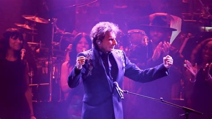Uncover The Age Of The Legendary Crooner: Berry Manilow
