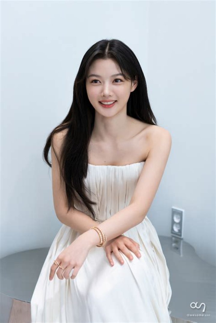 Unveiling The Charm Of Kim Yoo-jung: A Rising Star In Entertainment